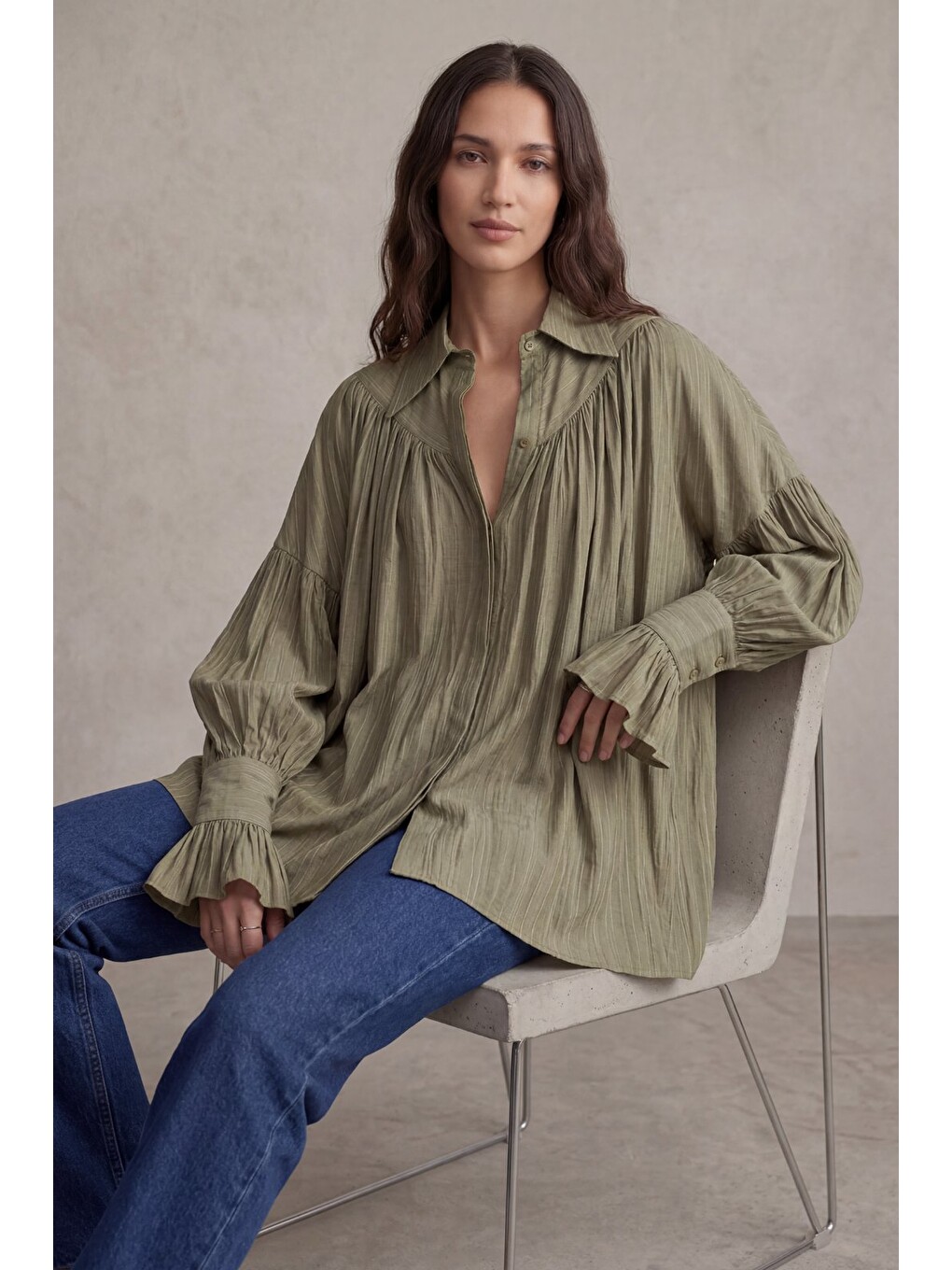 Yeşil Kadın Oversize Büzgülü Kol Detaylı Düşük Omuz Gömlek-1
