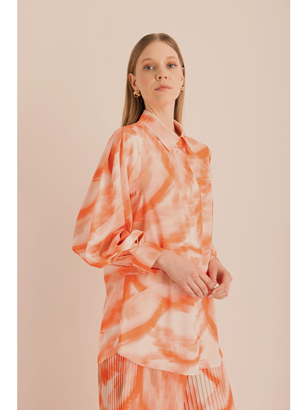 Beyaz Desenli Saten Tunik-3