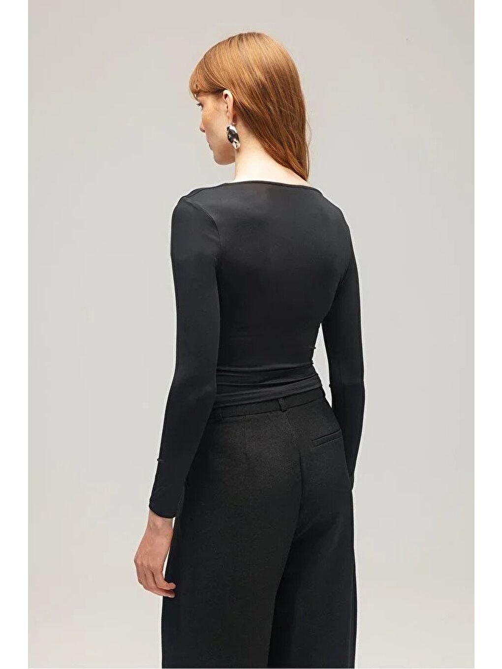 Siyah Kadın Tek Omuzda Metal Aksesuarlı Uzun Kollu Örme Bluz-4