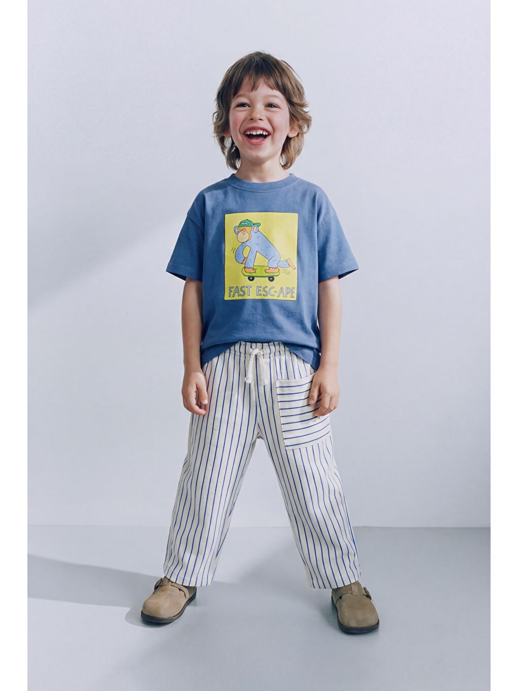 Karışık Erkek Çocuk Pamuklu Mavi Maymun Baskılı T-Shirt Ve Çizgili Eşofman Takım