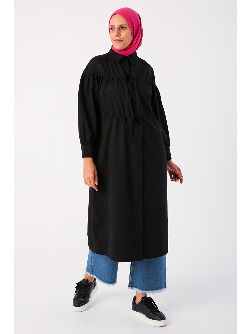 Siyah Pamuklu Bağcık Detaylı Büzgülü Gömlek Tunik