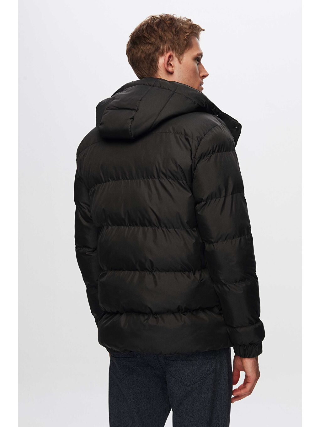 Regular Fit Siyah Rüzgar Geçirmez Kapüşonlu Kışlık Şişme Mont-3