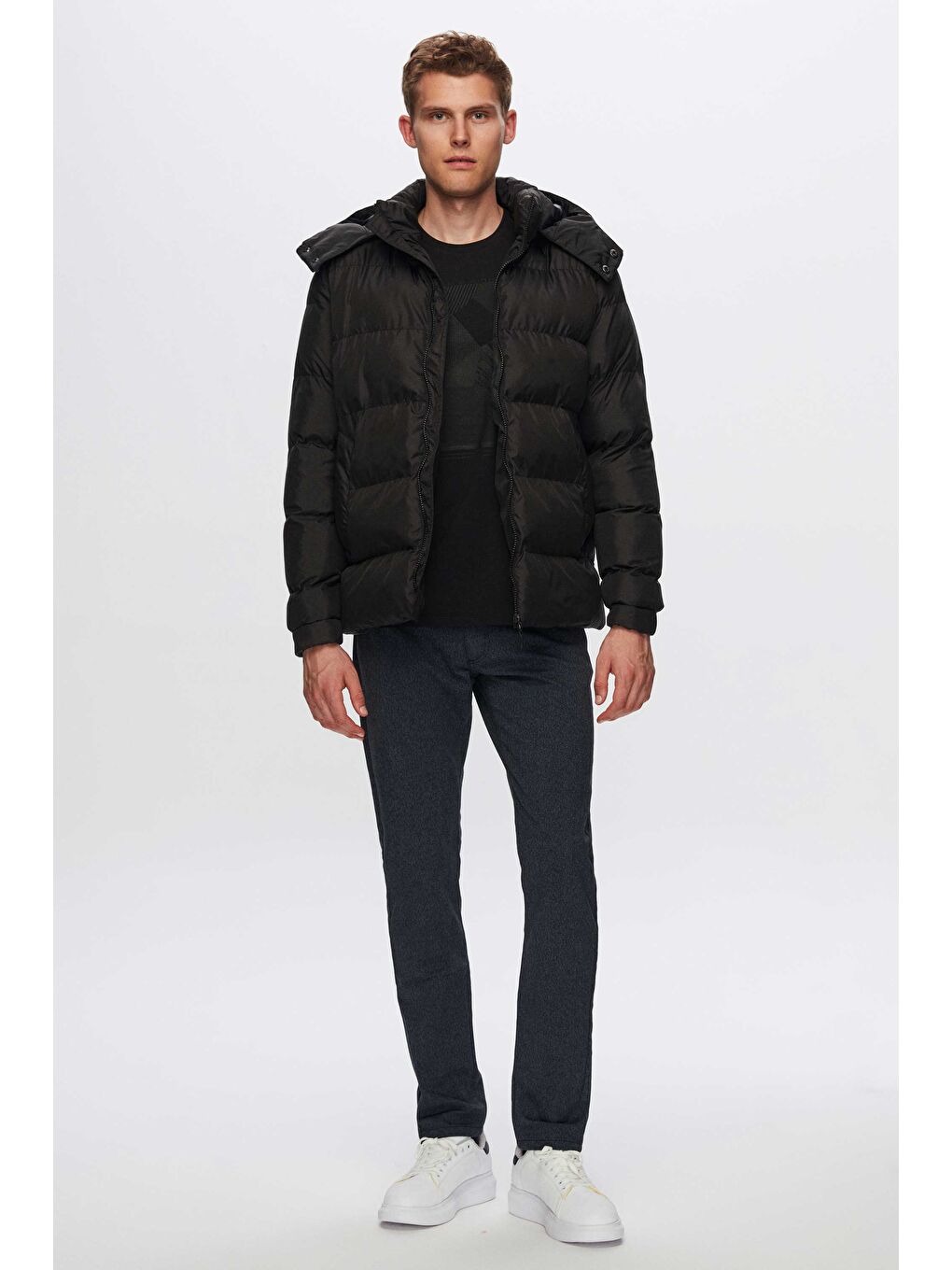 Regular Fit Siyah Rüzgar Geçirmez Kapüşonlu Kışlık Şişme Mont-5