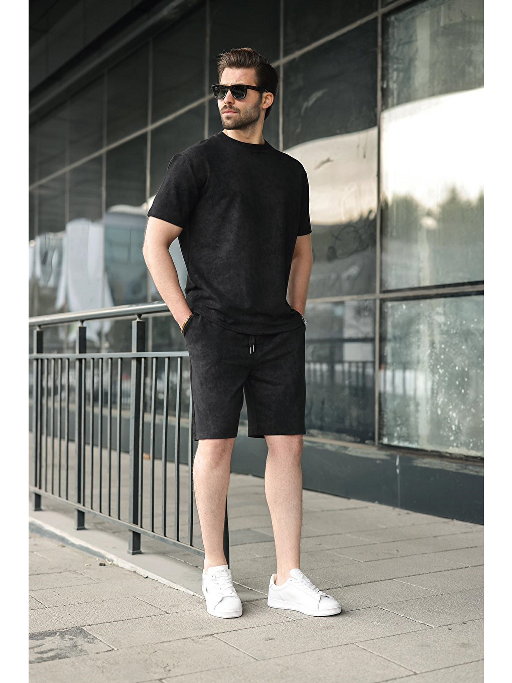 Siyah Batik Desenli Overfit Şort T-Shirt Takım E7357-5