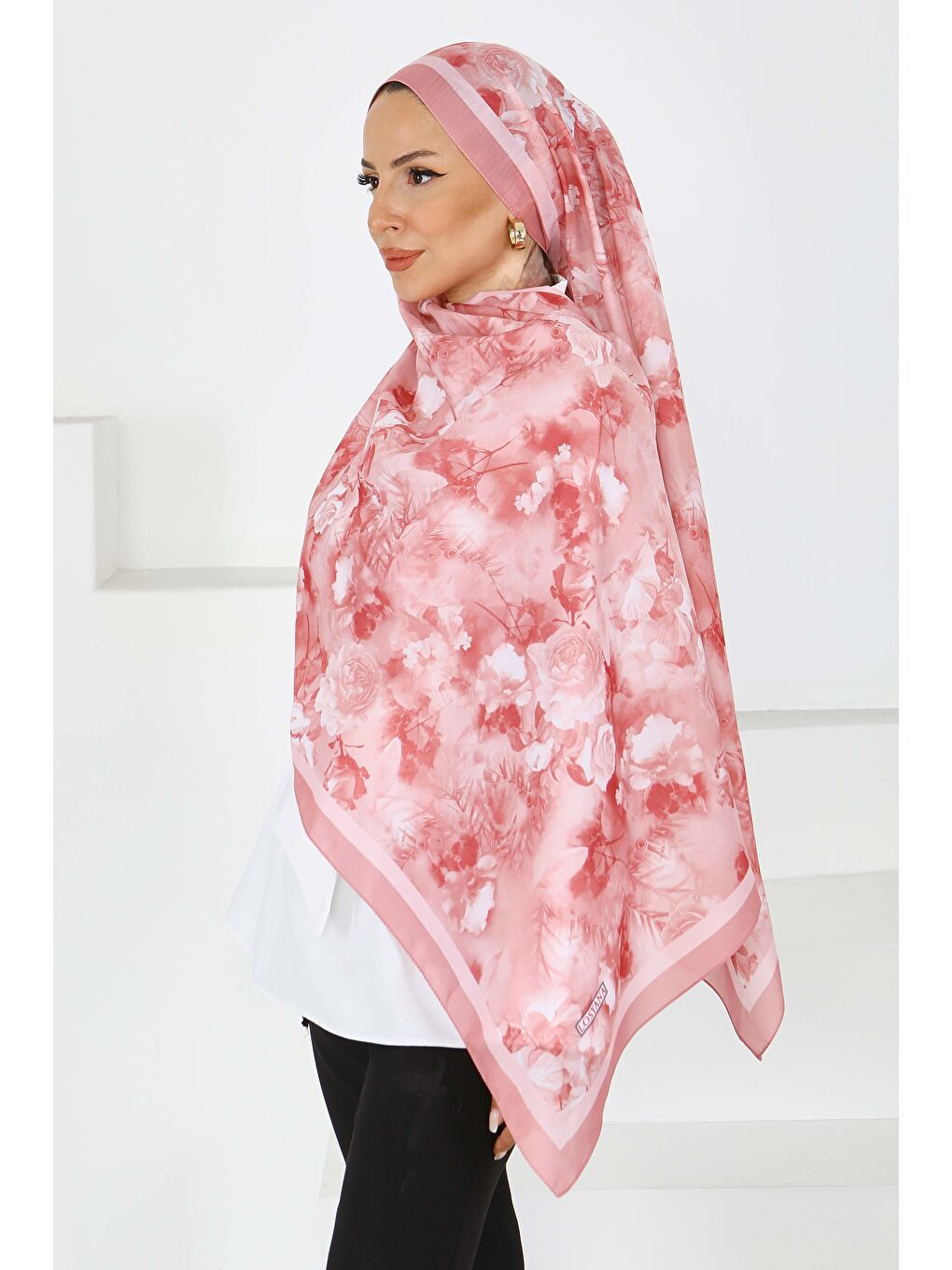 Pembe Flower Serisi Rose Garden Desenli Şal Gül - 27595-2