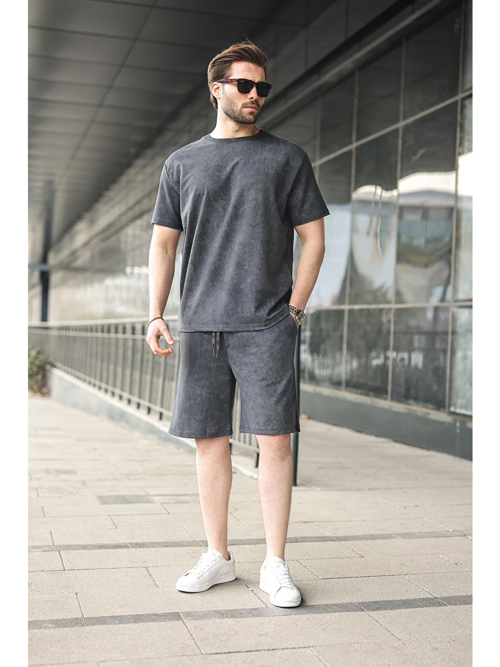 Gri Füme Batik Desenli Overfit Şort T-Shirt Takım E7357-1