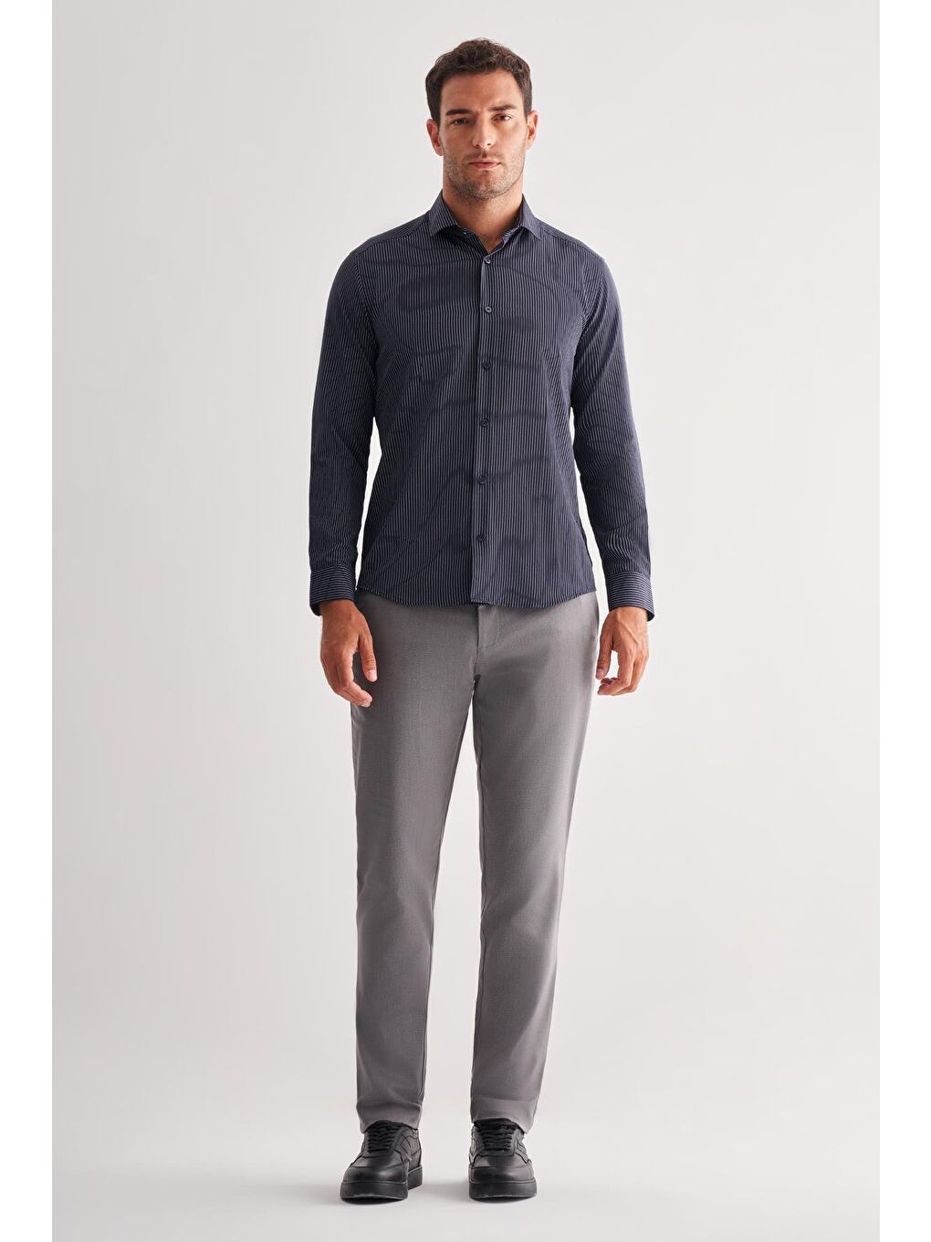 Koyu Lacivert Yarım İtalyan Yaka Uzun Kol Cepsiz  Slimfit Fit Classic Gömlek 1004255162-2