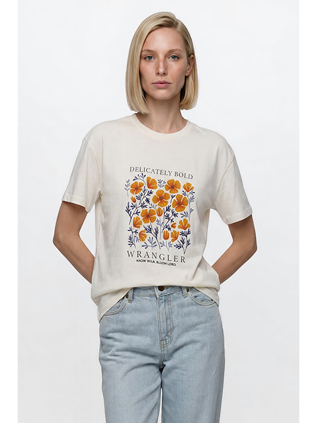 Beyaz %100 Pamuk Relaxed Fit Rahat Kesim Bisiklet Yaka Logo Detaylı Tişört