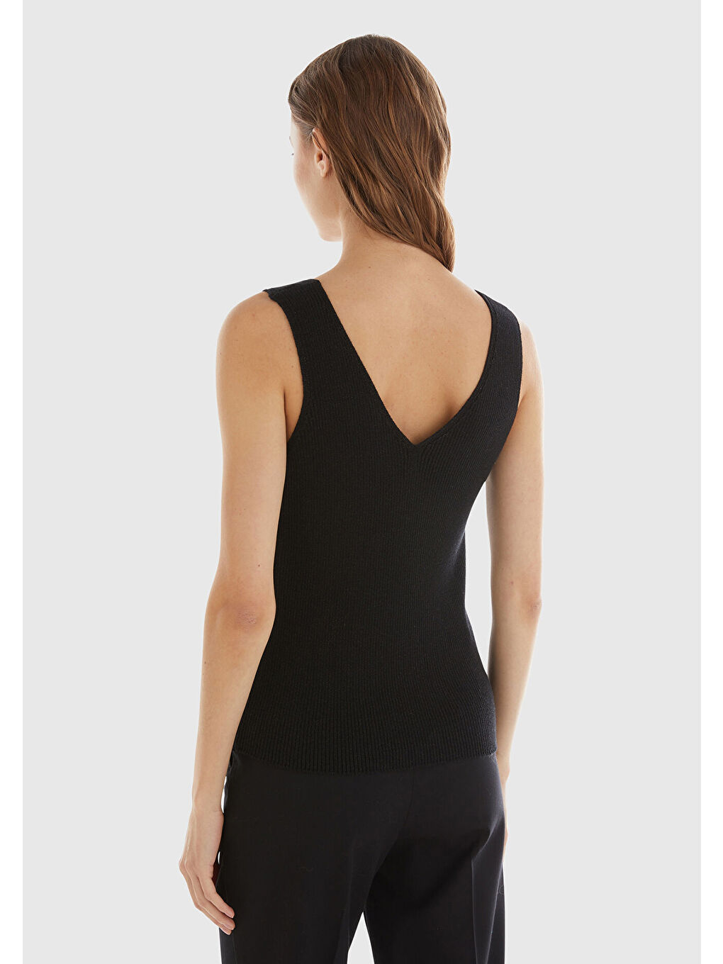 Kadın Siyah Pamuk ve Viskoz Karışımlı Geniş Askılı Kolsuz V Yaka Üst-2