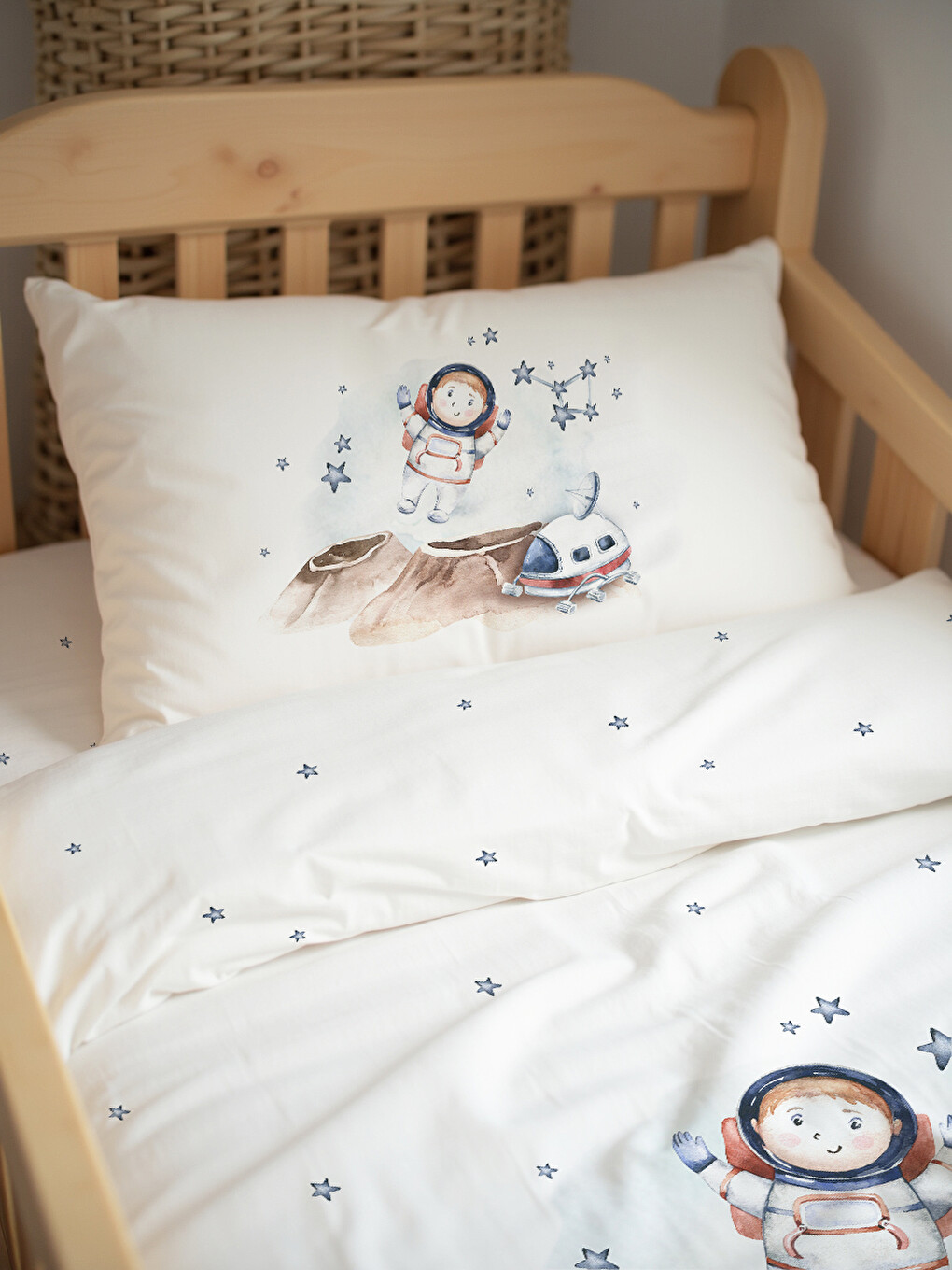 Karışık Astronot Desenli Bebek Nevresim Takımı Çift Taraflı 100x150 cm Çarşafsız-1