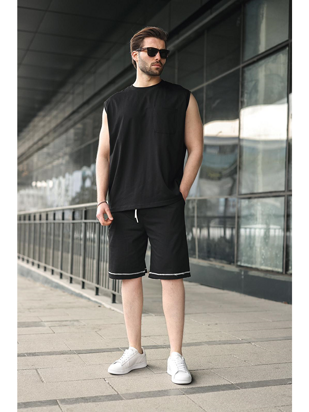 Siyah Bisiklet Yaka Kolsuz Erkek Şort T-Shirt Takım E7351-1