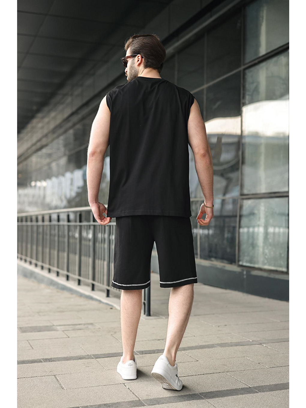 Siyah Bisiklet Yaka Kolsuz Erkek Şort T-Shirt Takım E7351-4