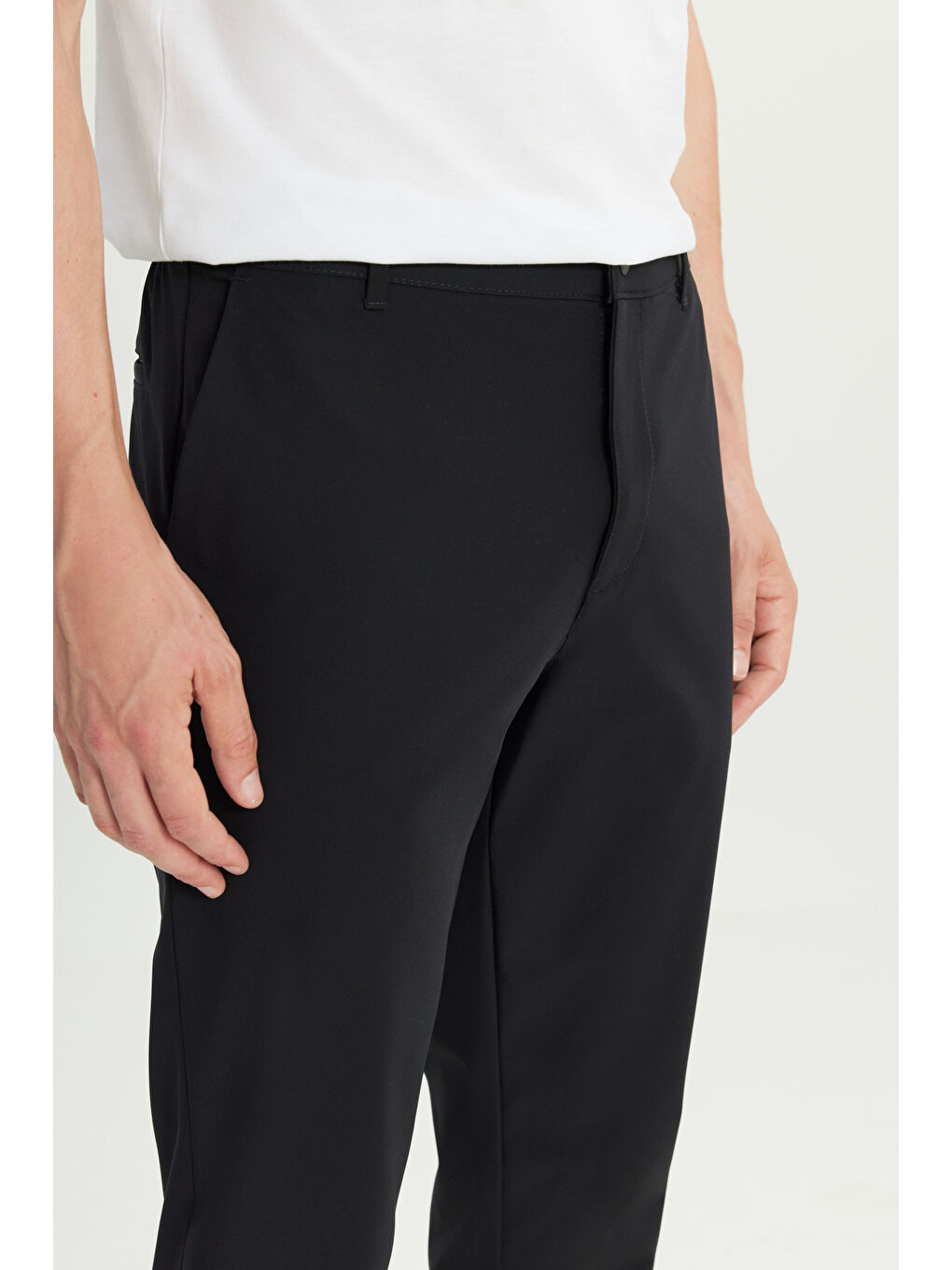 Regular Fit Normal Kesim Lastik Bel Detaylı Siyah Chino Pantolon-3