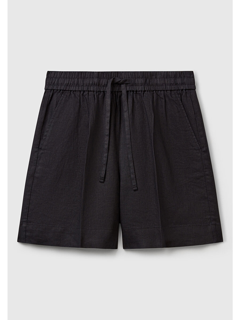 Kadın Siyah %100 Keten Büzgü İpli Cepli Bermuda Şort-1