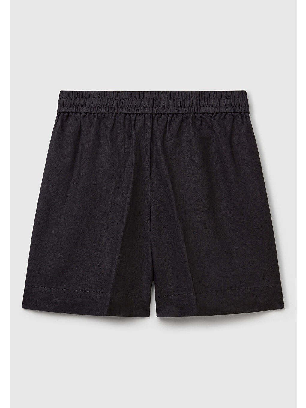 Kadın Siyah %100 Keten Büzgü İpli Cepli Bermuda Şort-3