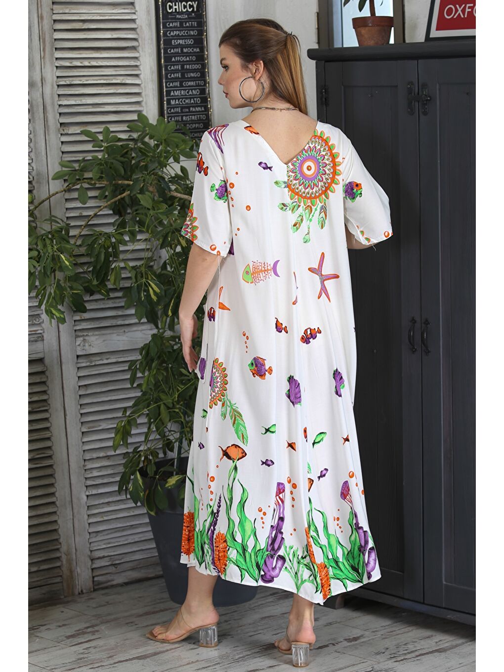 Beyaz V Yaka Kısa Kol Çift Cepli Allover Baskılı Casual Dokuma Elbise-6