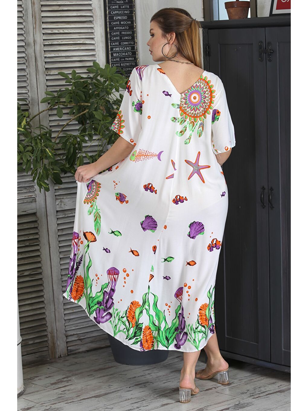 Beyaz V Yaka Kısa Kol Çift Cepli Allover Baskılı Casual Dokuma Elbise-7