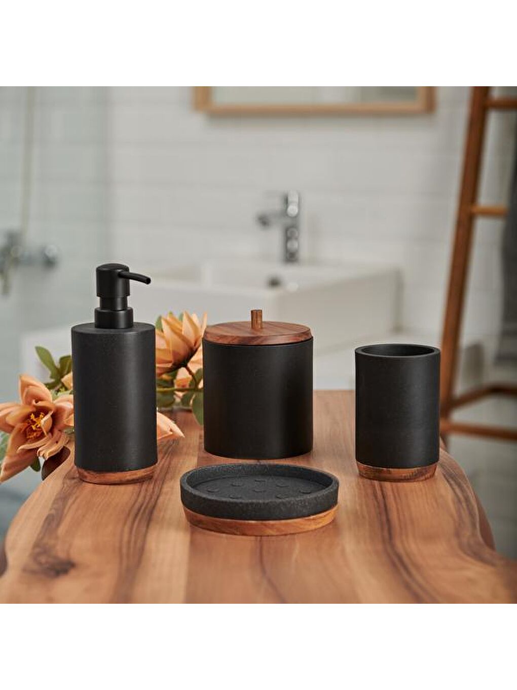 Robe 4'lü Banyo Aksesuar Seti - Siyah