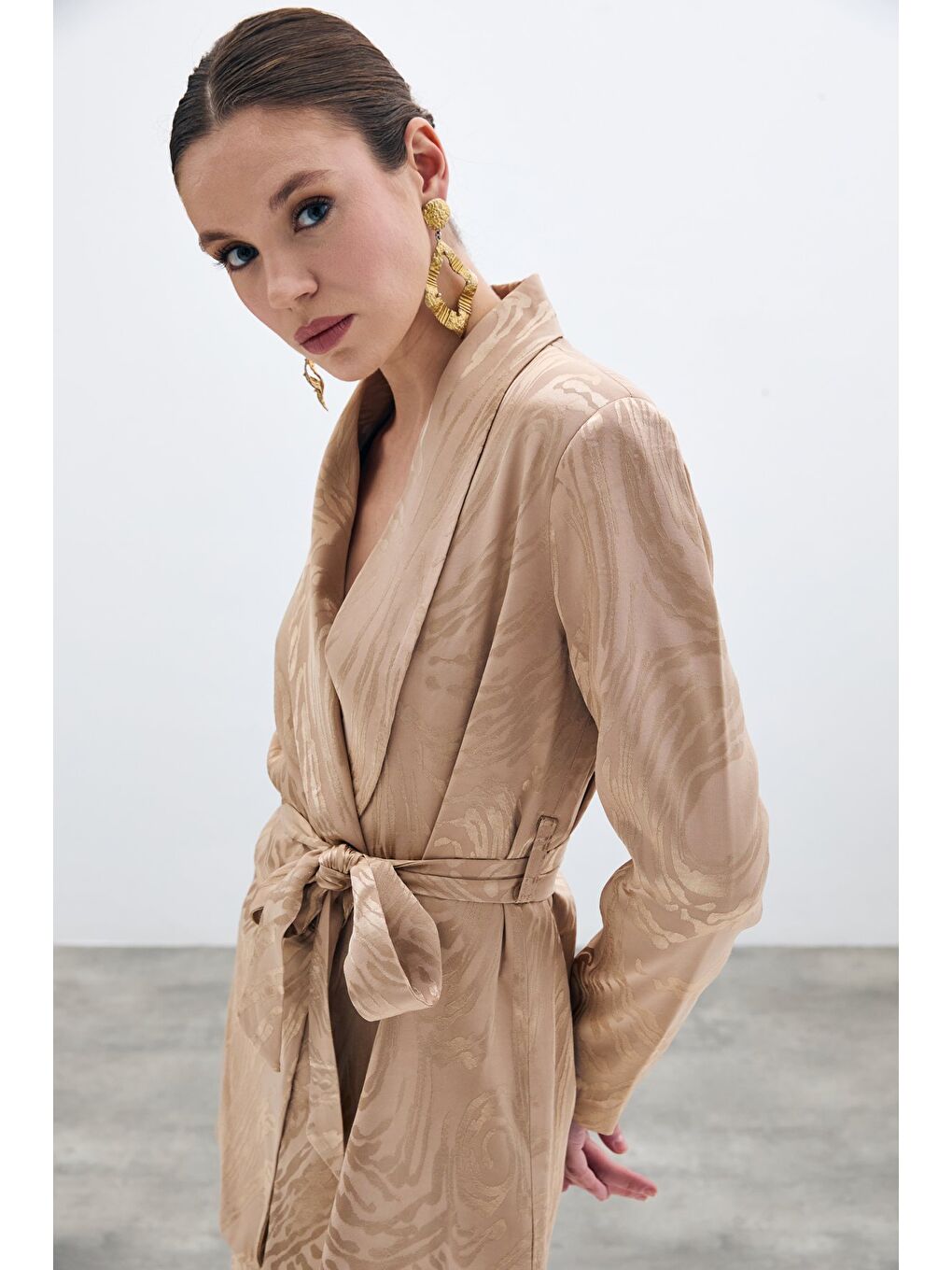 Bej Kuşaklı Desenli Uzun Ceket - Vizon-2