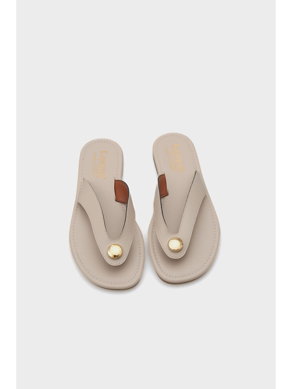 Bej Kassey Parmak Arası Düz Topuklu Metal Aksesuarlı Yuvarlak Burunlu Kadın Terlik-4