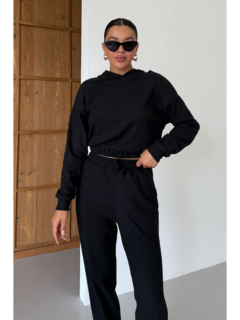 Kadın Siyah Kapüşonlu Crop Fitilli Alt-Üst Takım-2