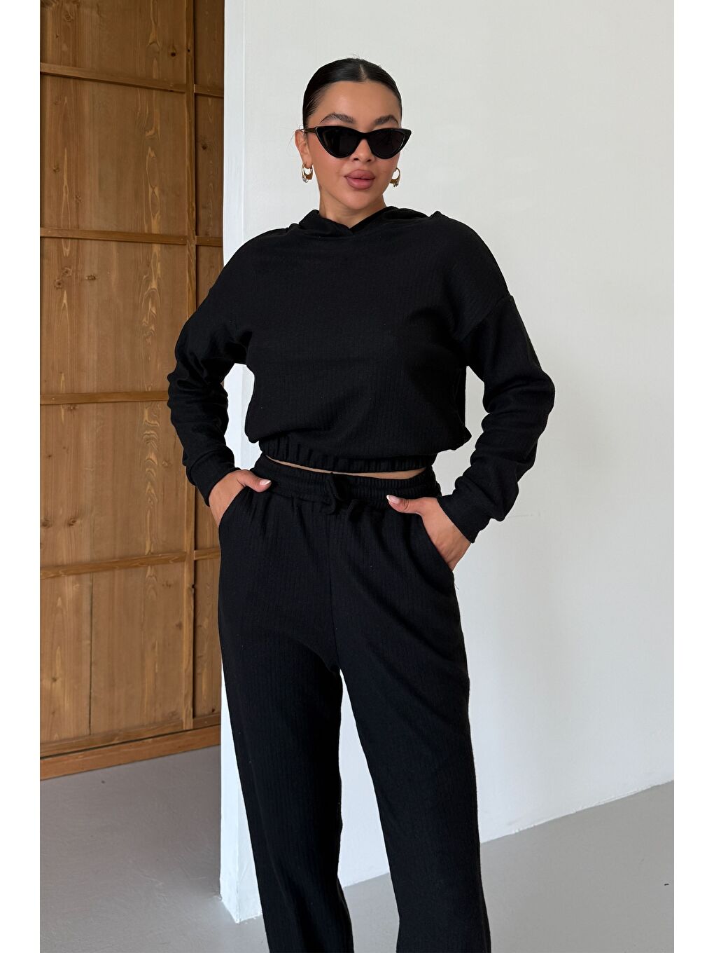 Kadın Siyah Kapüşonlu Crop Fitilli Alt-Üst Takım-3