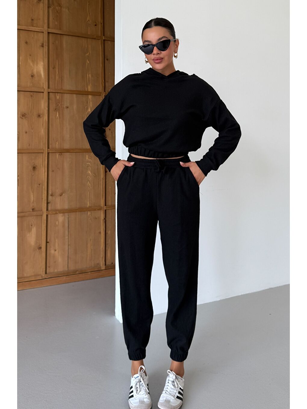 Kadın Siyah Kapüşonlu Crop Fitilli Alt-Üst Takım-4