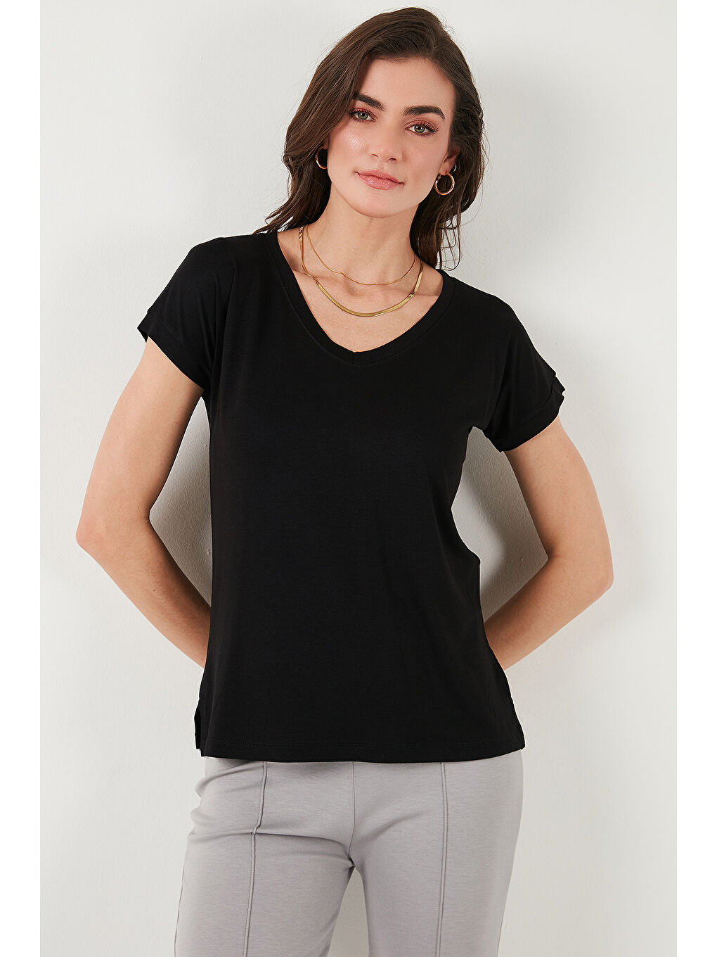 Siyah V Yaka Relaxed Fit Yırtmaç Detaylı 2'li Paket Bluz 5862000S2-2