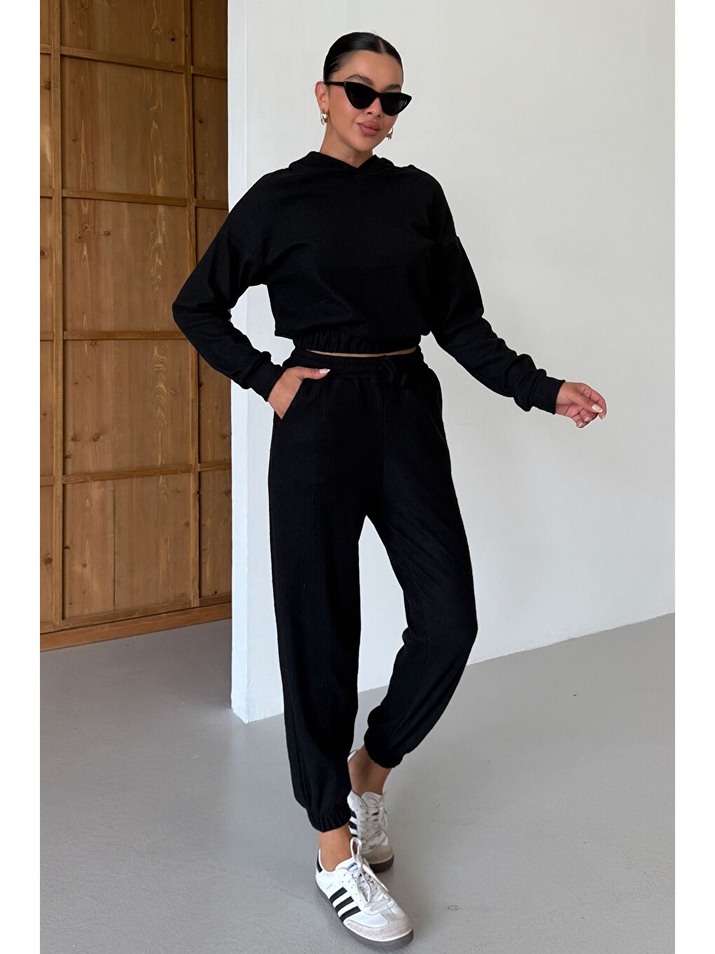 Kadın Siyah Kapüşonlu Crop Fitilli Alt-Üst Takım-5