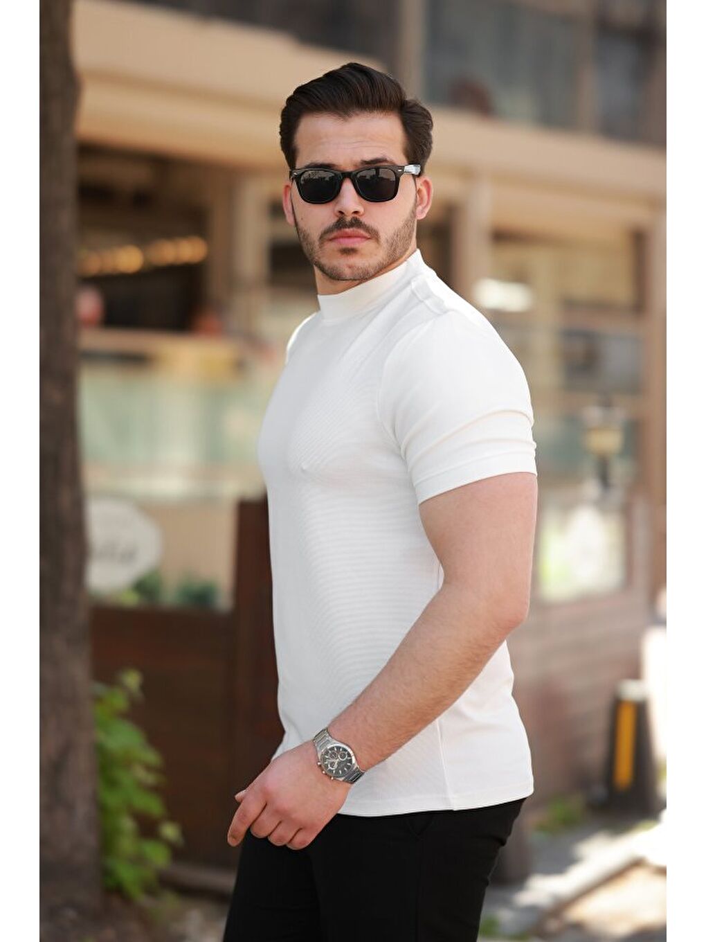 Beyaz Erkek Yarım Balıkçı Yaka Kısa Kollu T-shirt-1