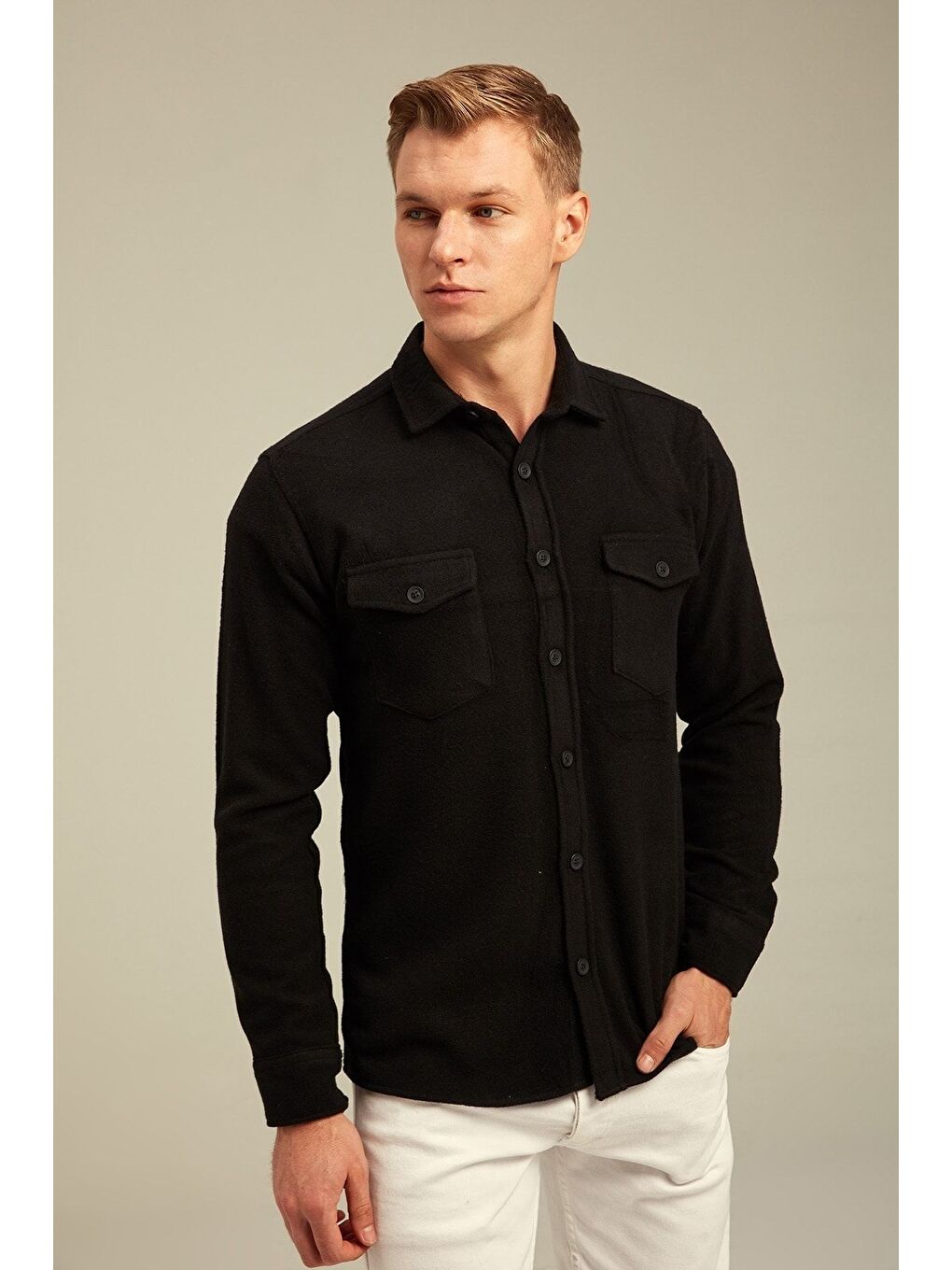 LC WAIKIKI Siyah Erkek Slim Fit Düğmeli Yaka Çift Cepli Düz Oduncu Gömlek