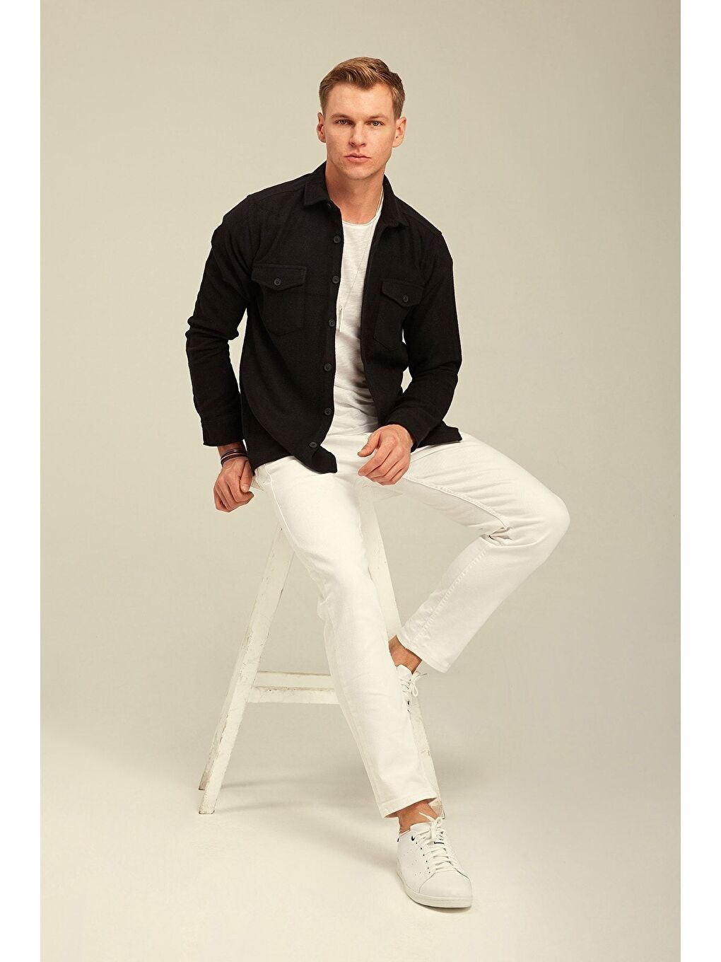 LC WAIKIKI Siyah Erkek Slim Fit Düğmeli Yaka Çift Cepli Düz Oduncu Gömlek - 2