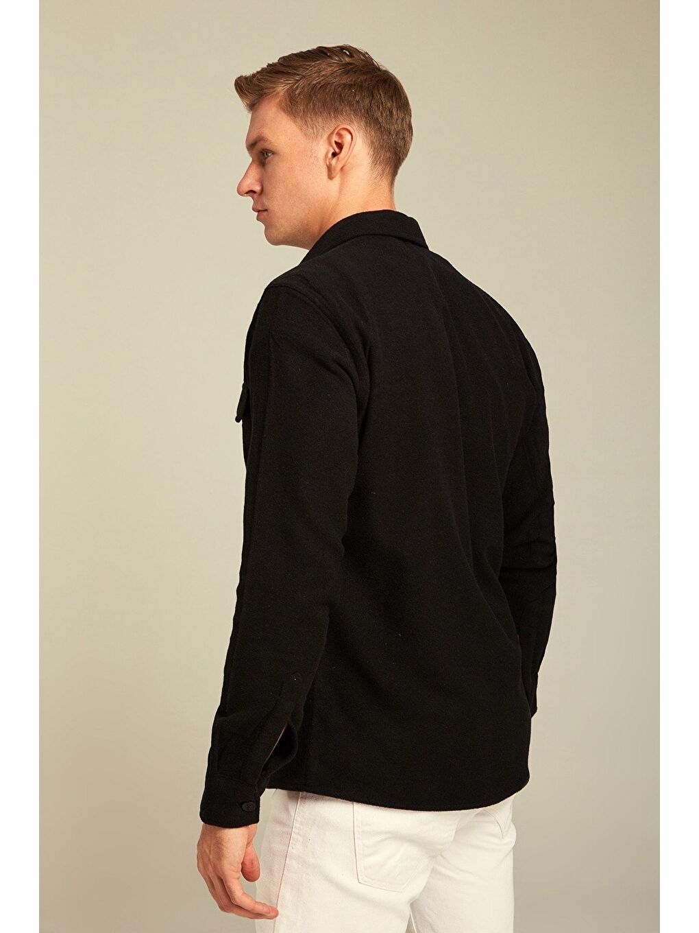 LC WAIKIKI Siyah Erkek Slim Fit Düğmeli Yaka Çift Cepli Düz Oduncu Gömlek - 3