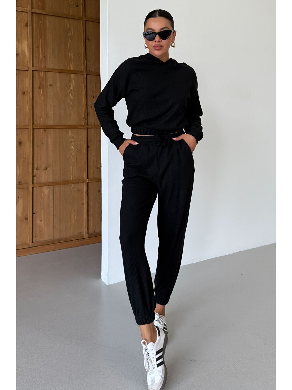 Kadın Siyah Kapüşonlu Crop Fitilli Alt-Üst Takım-7