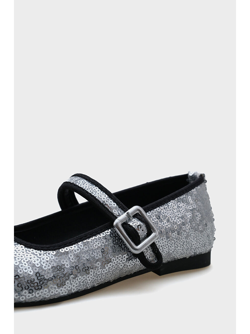 Gri Aster Tek Bantlı Tokalı Kadın Babet-4