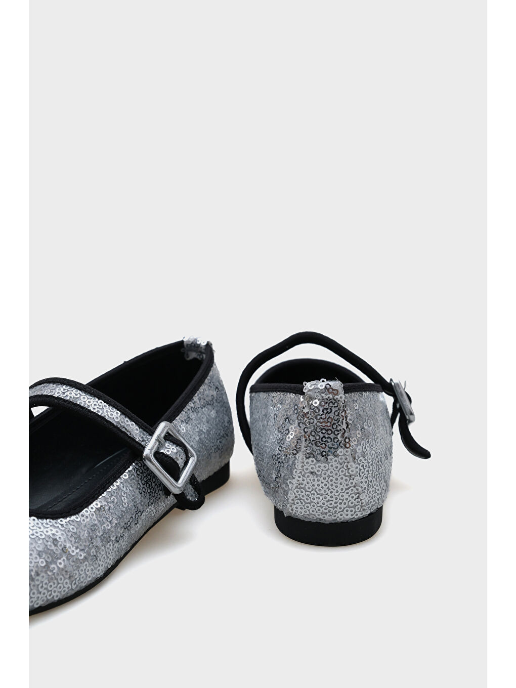 Gri Aster Tek Bantlı Tokalı Kadın Babet-5