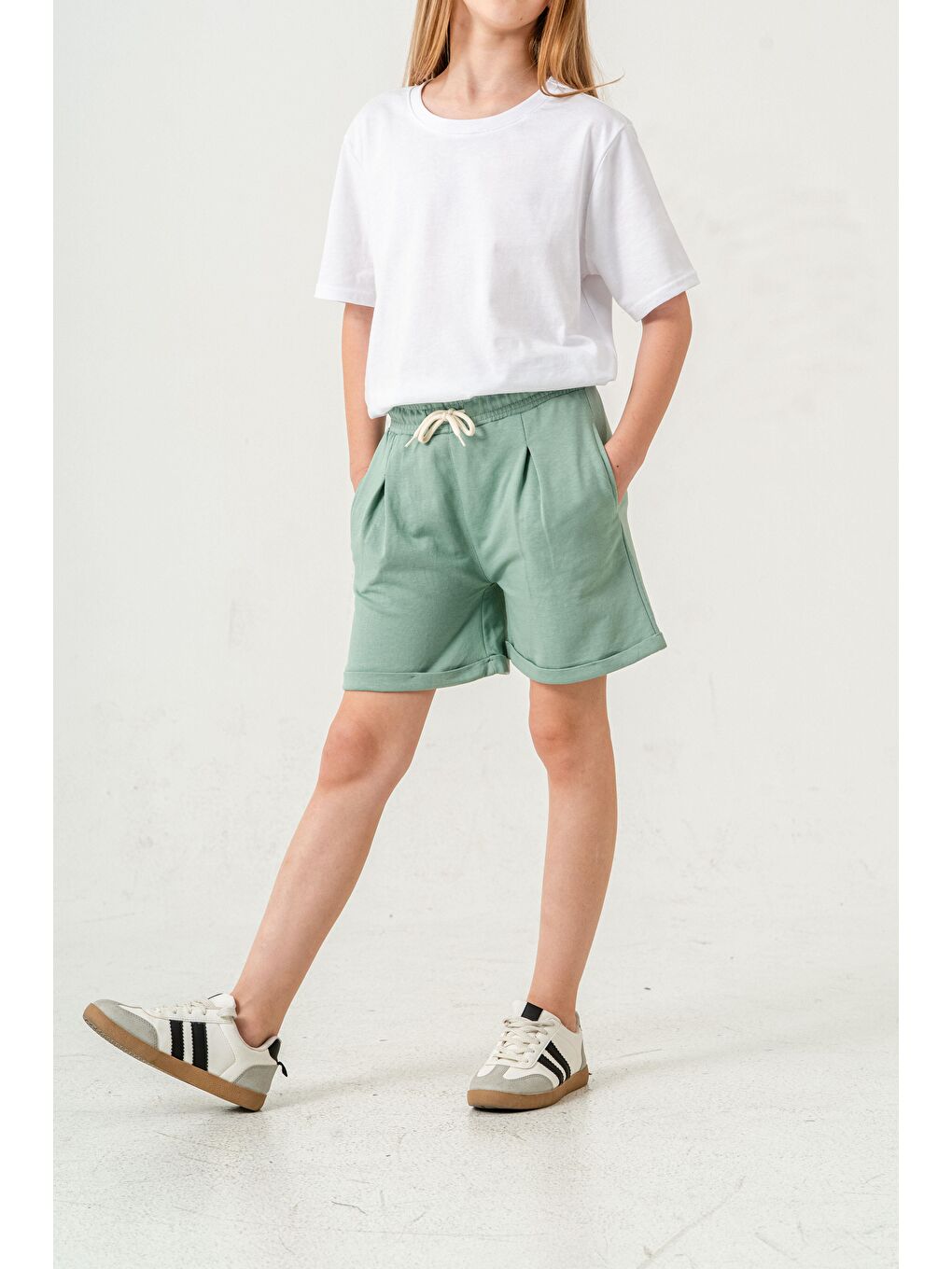 Yeşil Duble Paça Kemer Kordonlu Kız Çocuk Şort-1