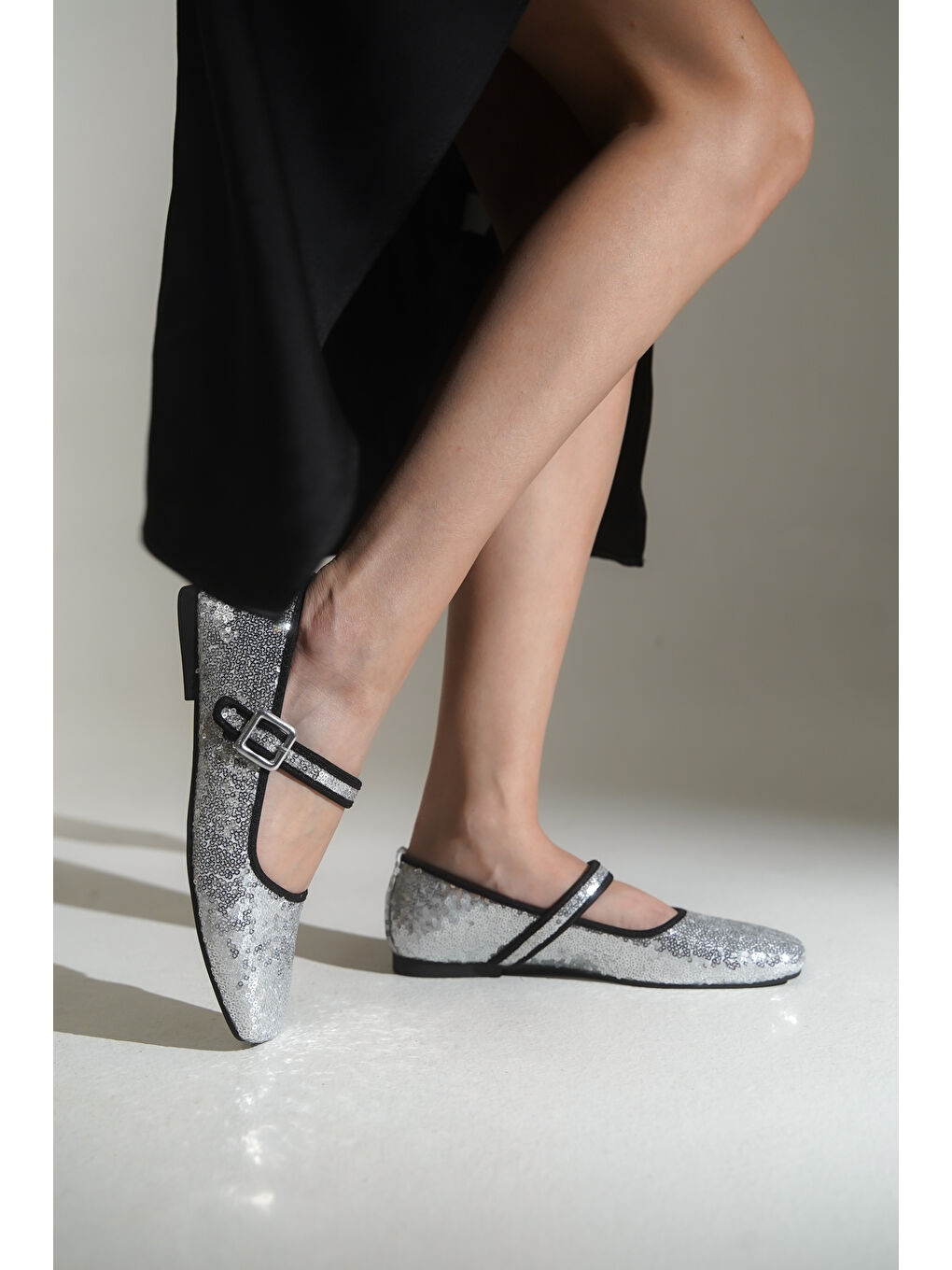 Gri Aster Tek Bantlı Tokalı Kadın Babet-7