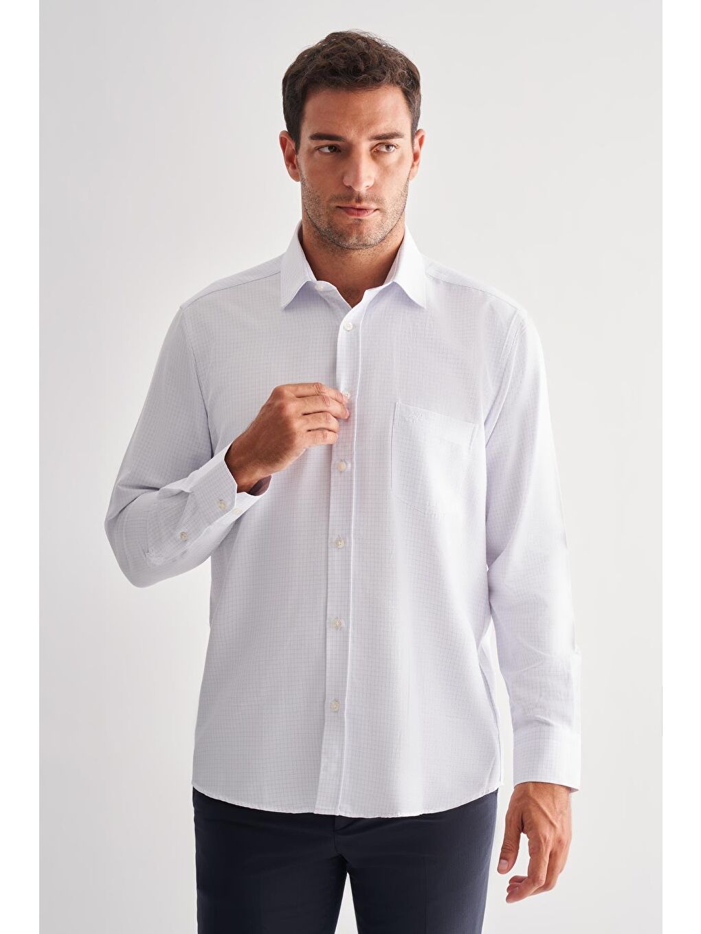 Beyaz Sert Yaka Uzun Kol Cepli Comfort Fit Classic Gömlek 1004255164