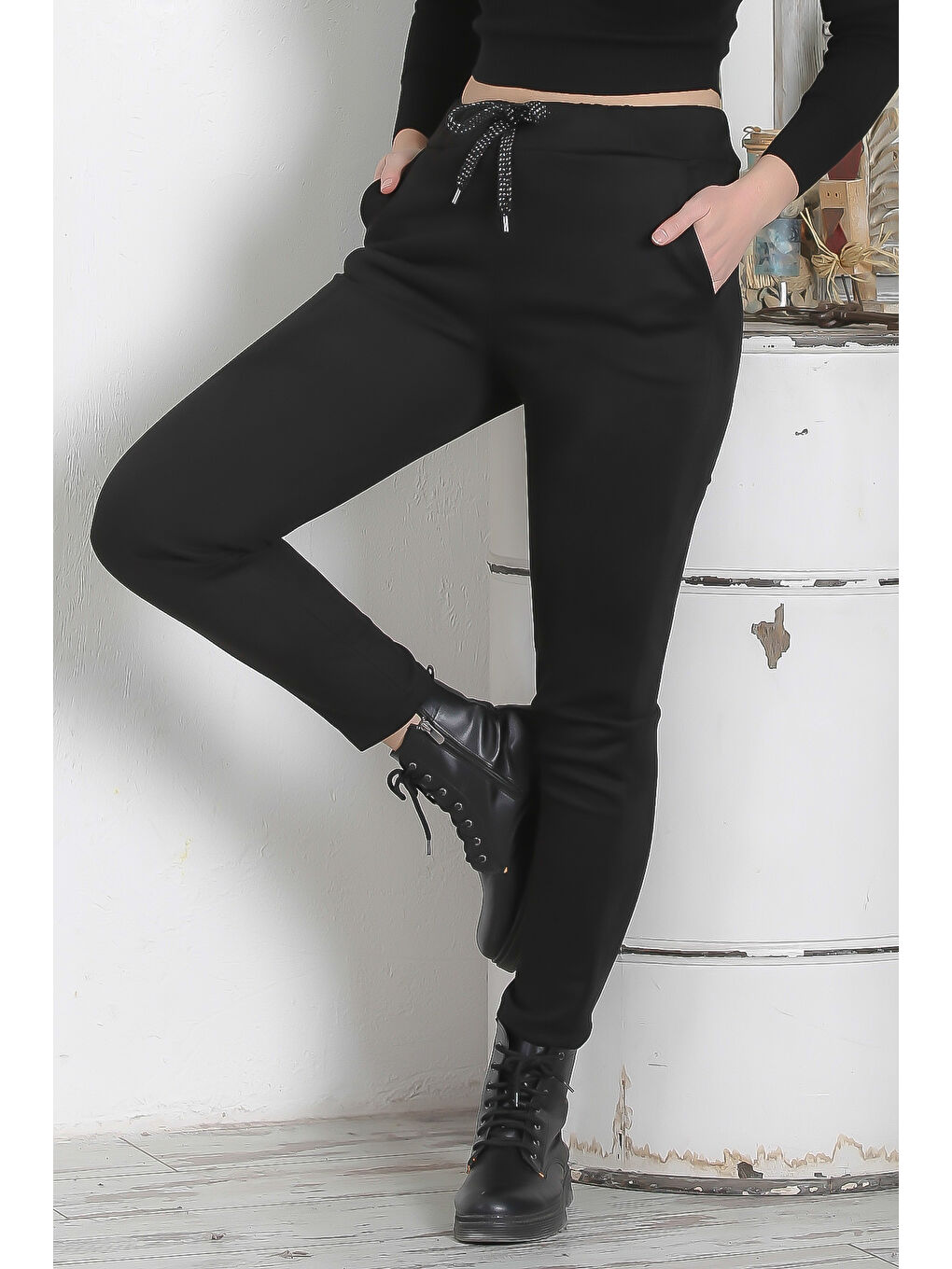 Siyah Lastikli Ve Bağlamalı Bel Dar Paça Casual Süet Dokuma Pantolon