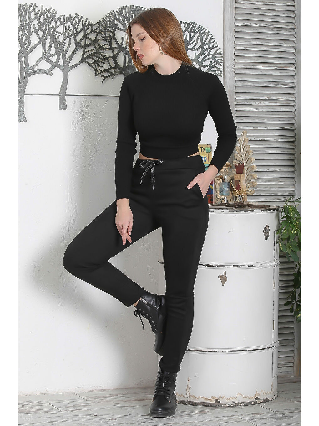 Siyah Lastikli Ve Bağlamalı Bel Dar Paça Casual Süet Dokuma Pantolon-3