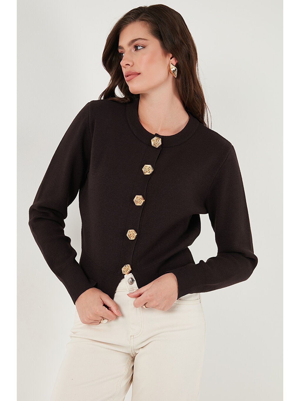 Kahverengi Premium Regular Fit Yuvarlak Yaka Crop Triko Hırka 680HI00110-1