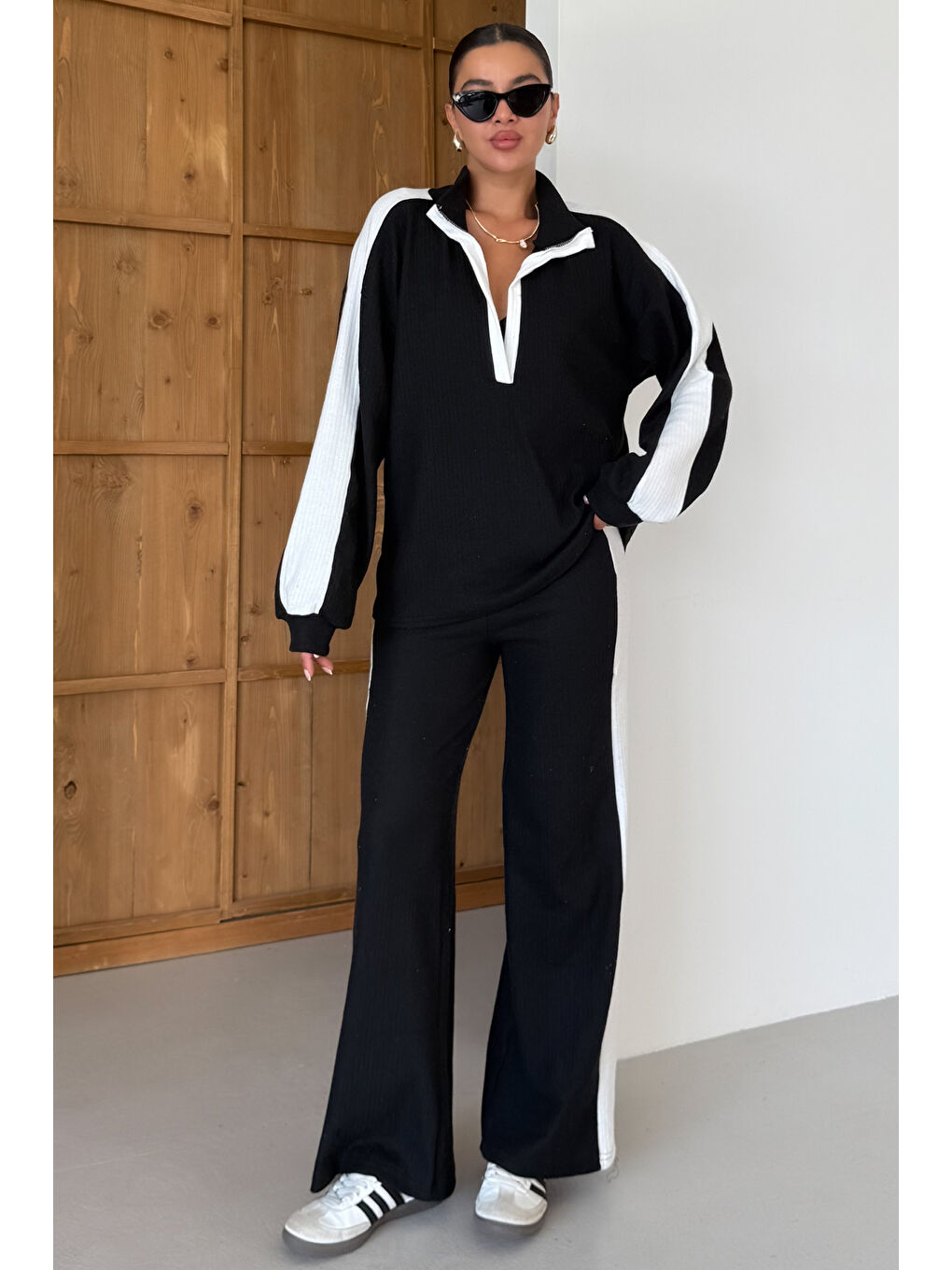 Kadın Siyah V Yaka Siyah Çizgi Detaylı Kazak Alt-Üst Pantolonlu Takım-2