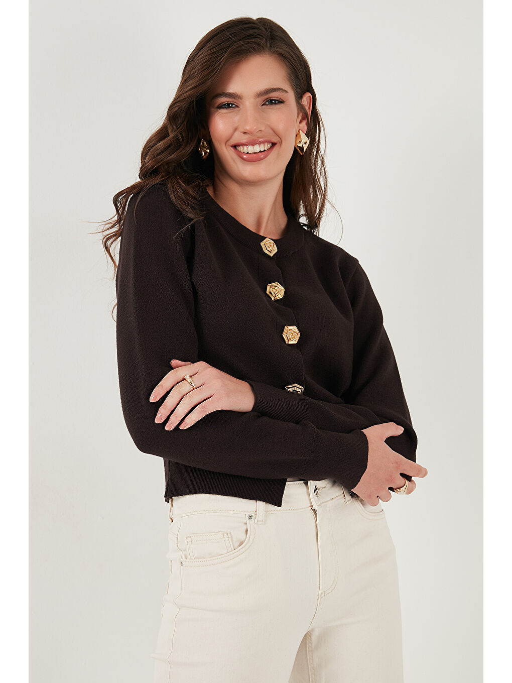 Kahverengi Premium Regular Fit Yuvarlak Yaka Crop Triko Hırka 680HI00110-2