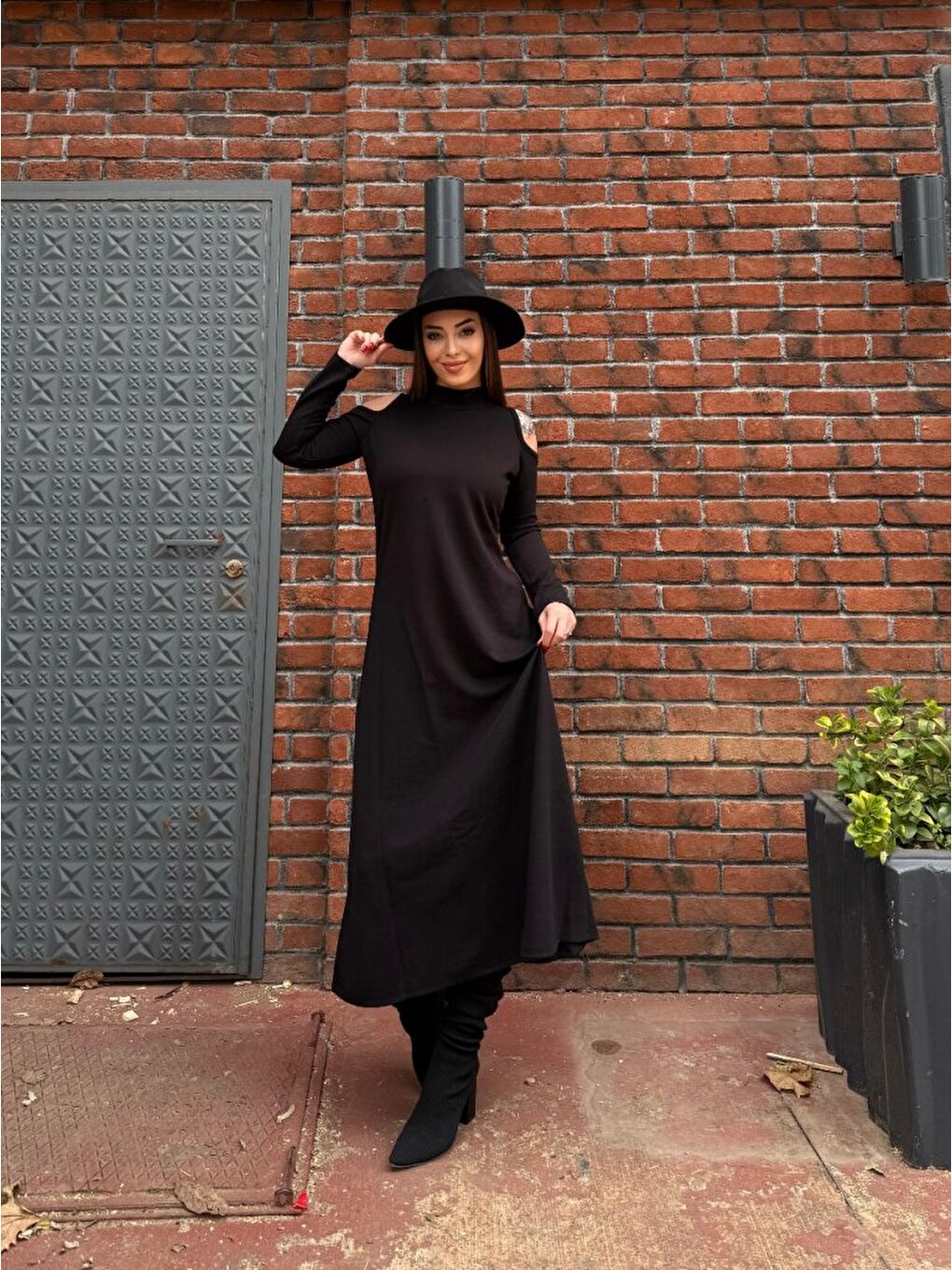 Siyah Kadın Balıkçı Yaka Omuzlardan Açık Uzun Kollu Janjan Krep Elbise-4