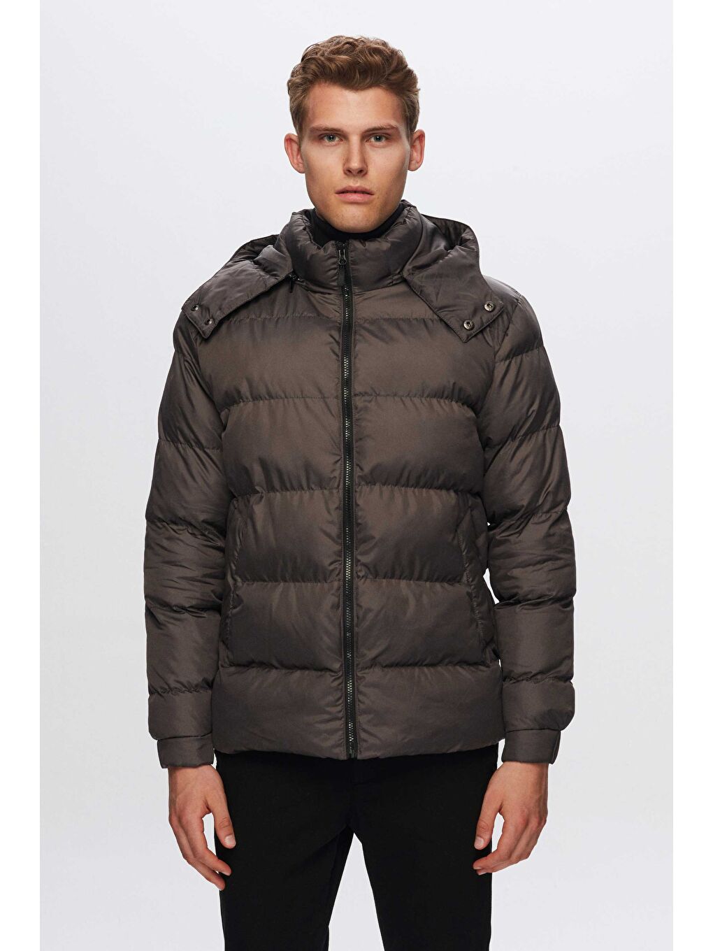 Regular Fit Antrasit Rüzgar Geçirmez Kapüşonlu Kışlık Şişme Mont