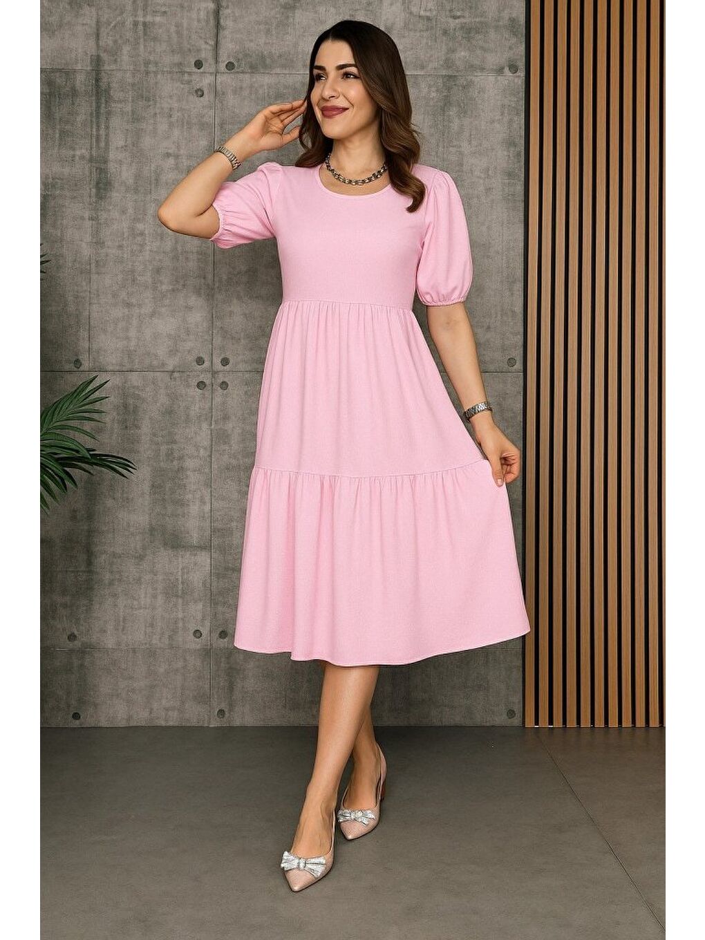 Pembe Kadın Kısa Kollu Yakası Açık Katlı Bürümcük Balon Elbise-1