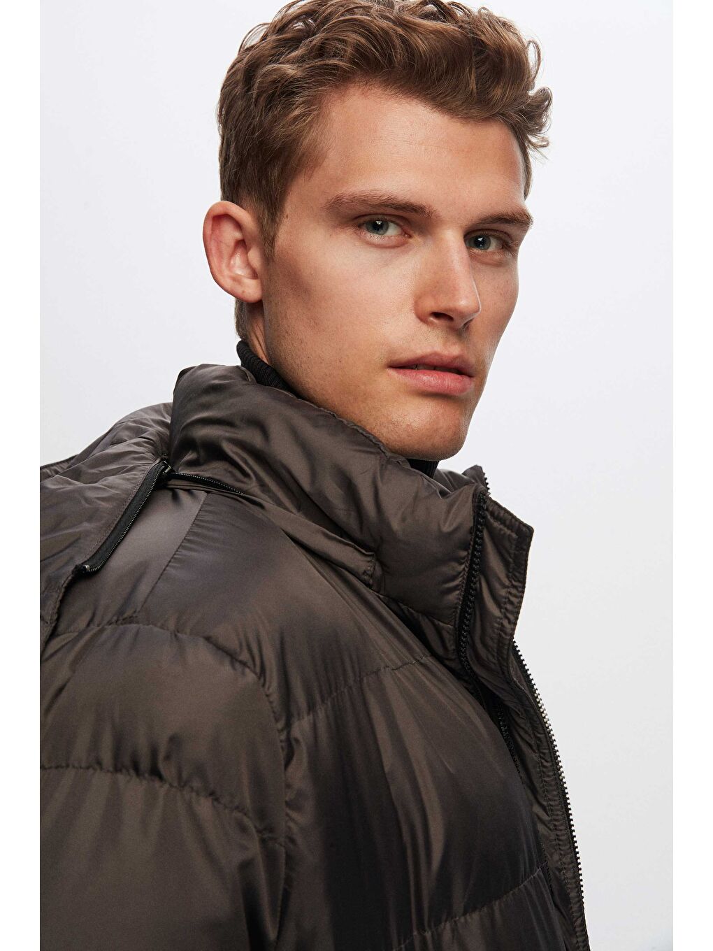 Regular Fit Antrasit Rüzgar Geçirmez Kapüşonlu Kışlık Şişme Mont-1