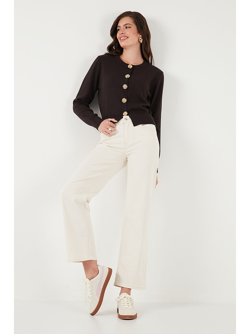 Kahverengi Premium Regular Fit Yuvarlak Yaka Crop Triko Hırka 680HI00110-3