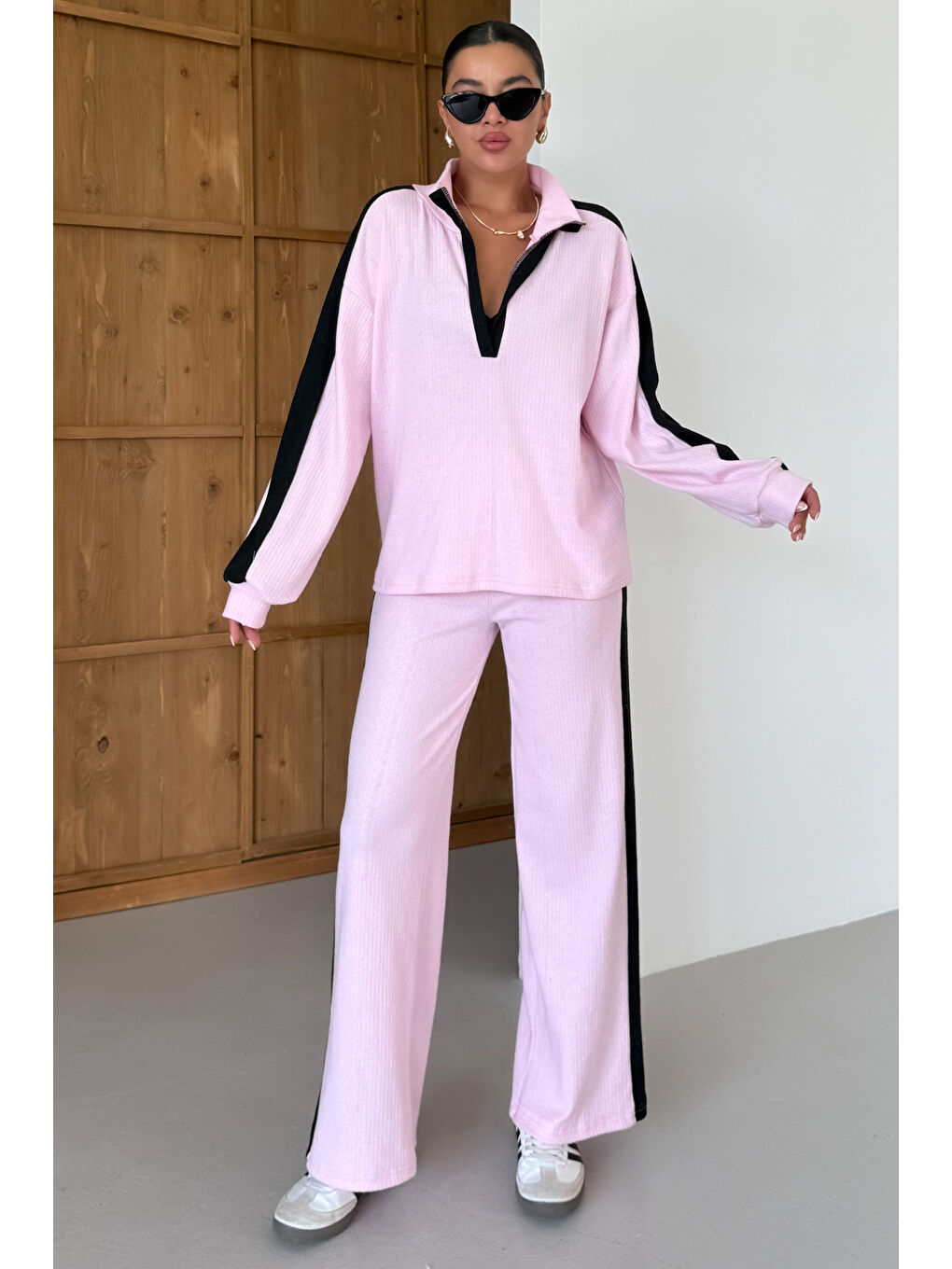 Kadın Pembe V Yaka Siyah Çizgi Detaylı Kazak Alt-Üst Pantolonlu Takım-2